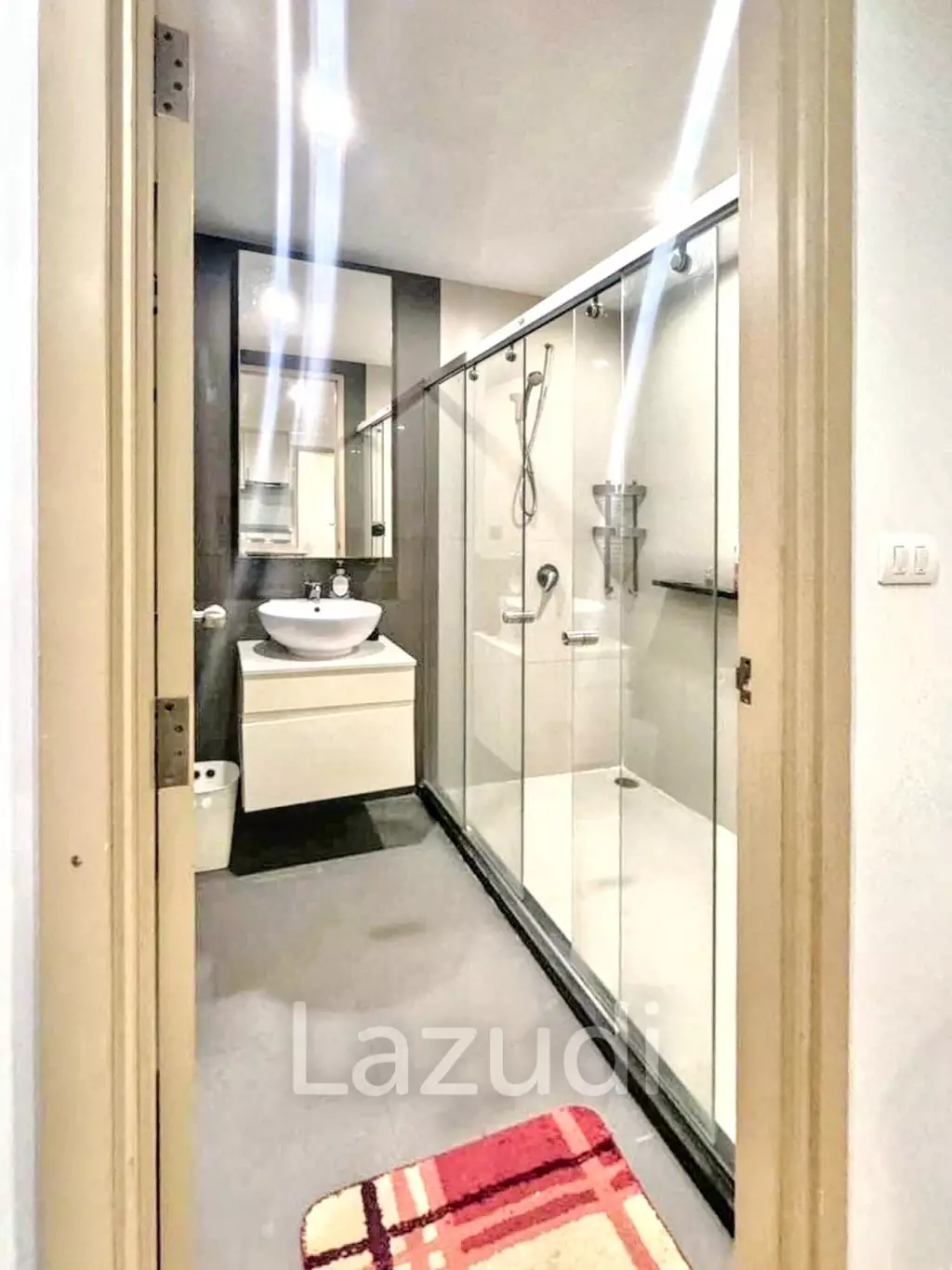2 Bedrooms 2 Bathrooms 80 SQ.M Siri On 8