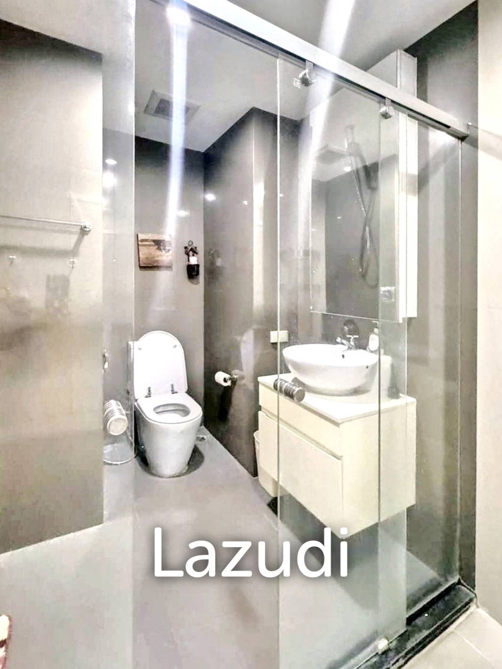 2 Bedrooms 2 Bathrooms 80 SQ.M Siri On 8