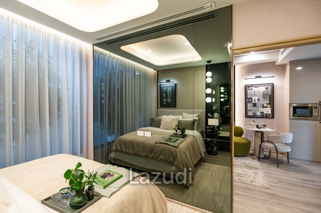 Modern 1-Bed Condo in Phra Khanong Bangkok