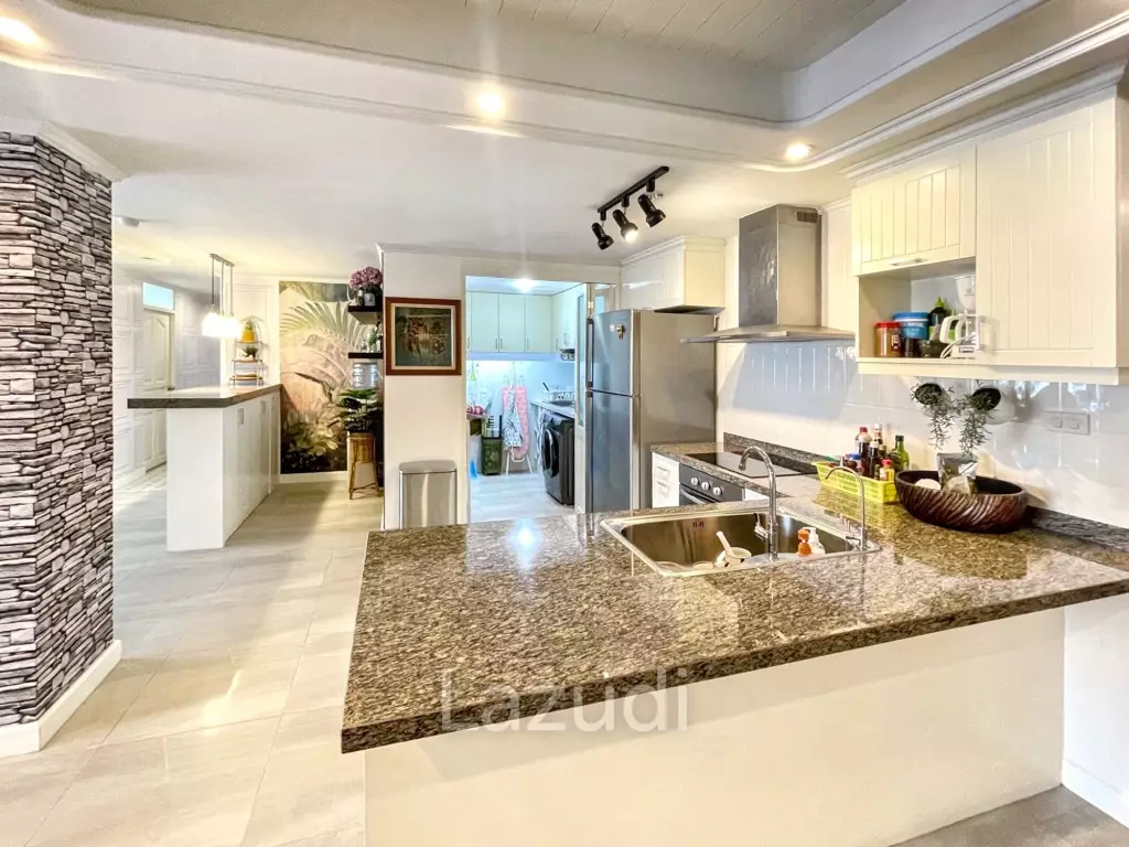 3 Bedrooms 2 Bathrooms 176 SQ.M Ruamjai Heights