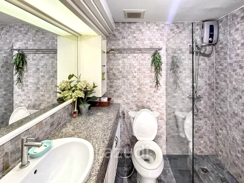3 Bedrooms 2 Bathrooms 176 SQ.M Ruamjai Heights