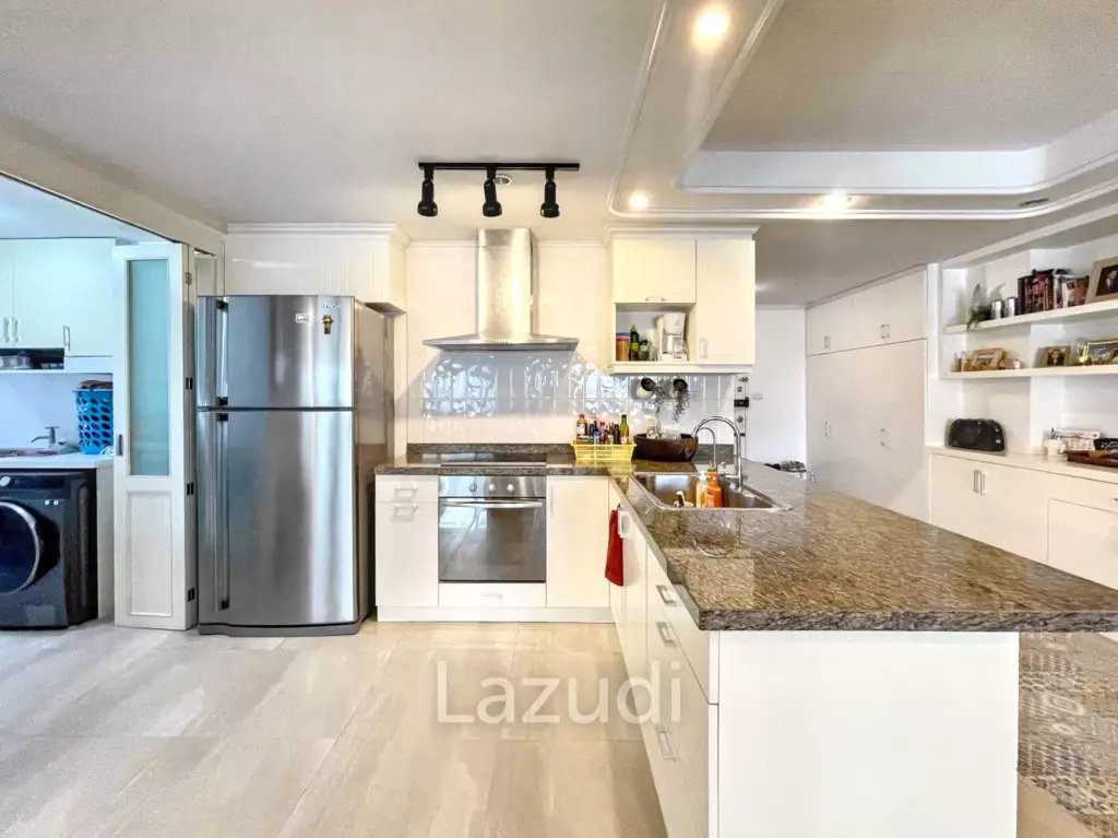 3 Bedrooms 2 Bathrooms 176 SQ.M Ruamjai Heights