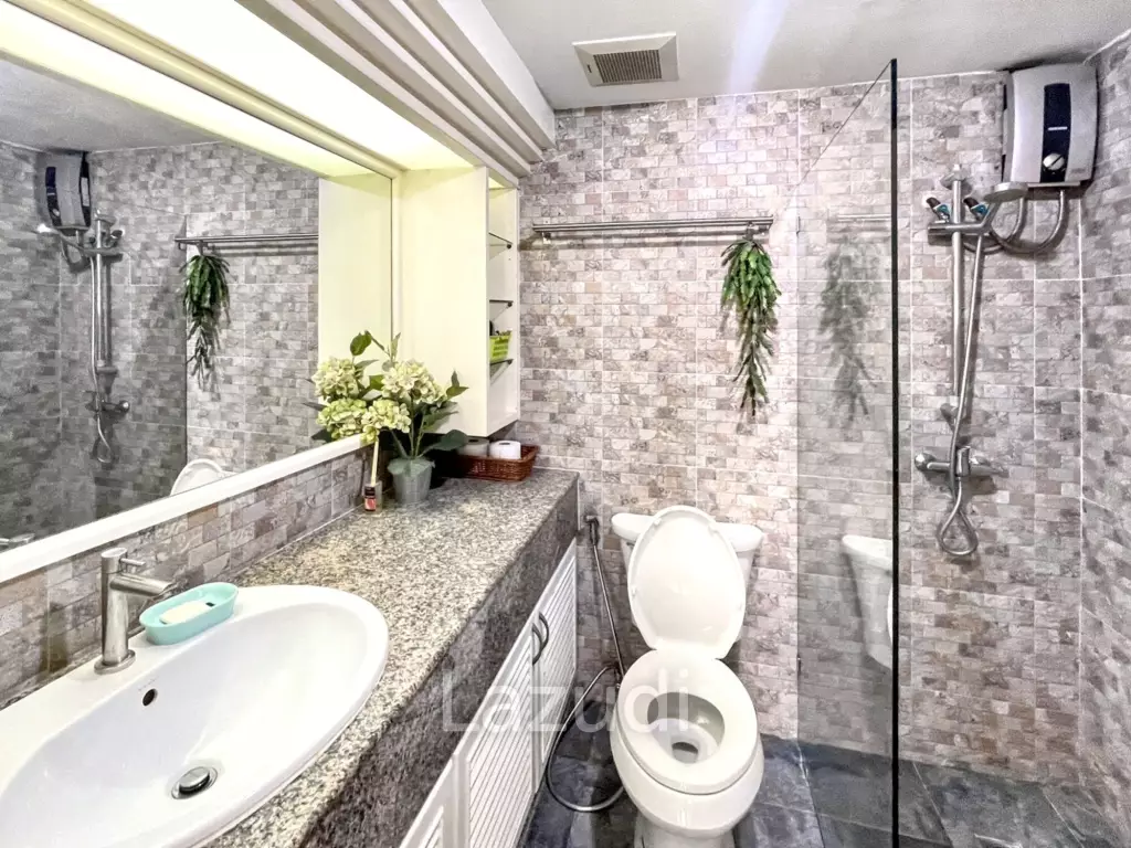 3 Bedrooms 2 Bathrooms 176 SQ.M Ruamjai Heights