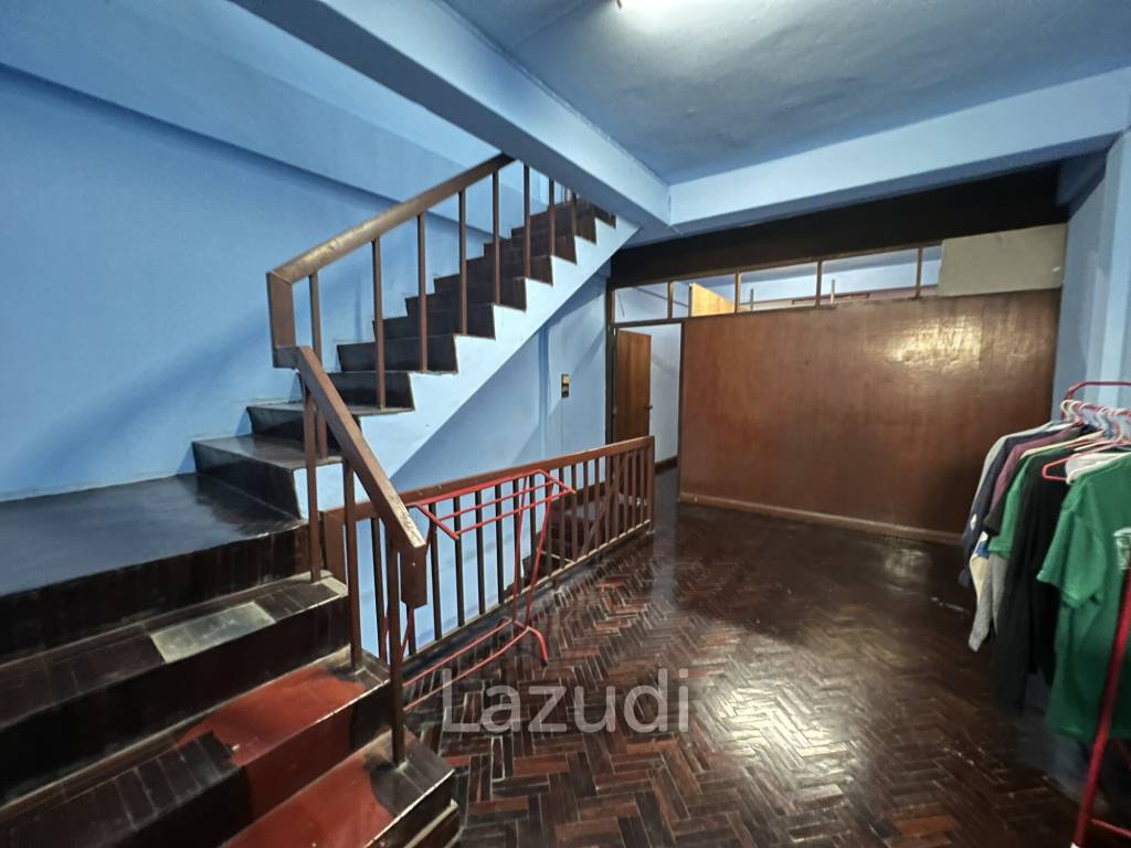 Sell Out Bar and 3-Storey Building in Jetyod Rd. area