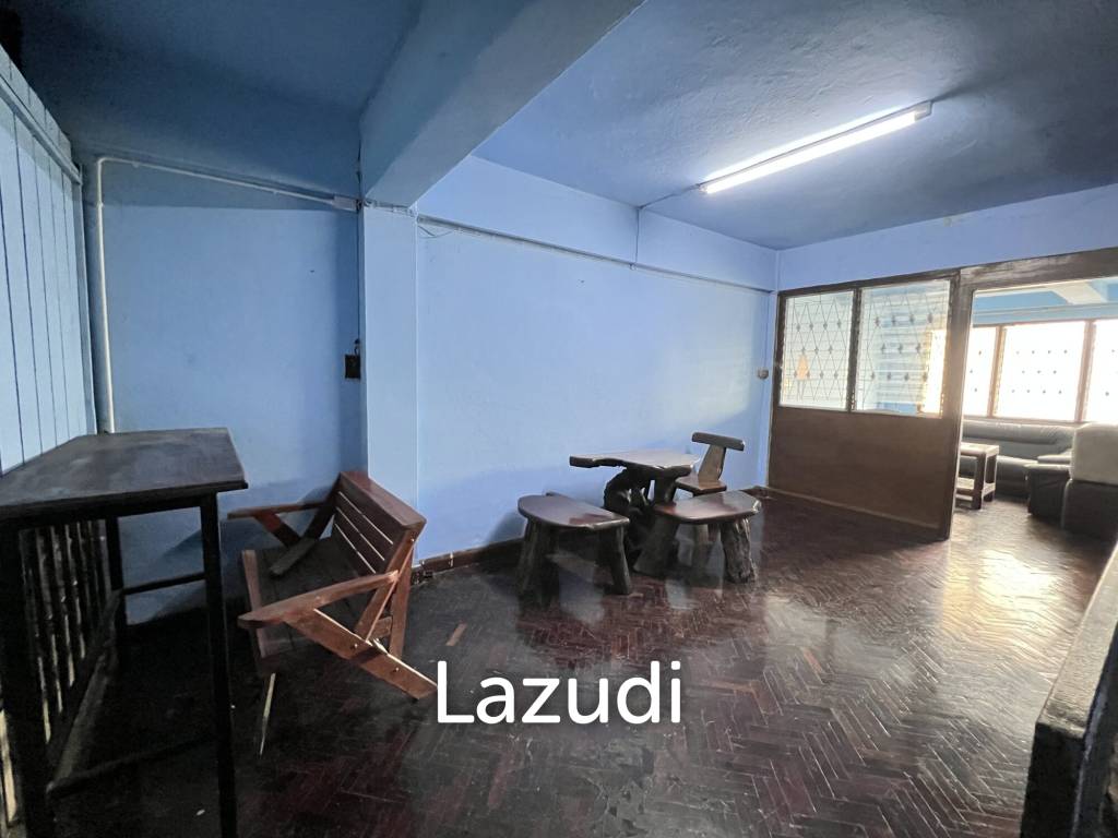 Sell Out Bar and 3-Storey Building in Jetyod Rd. area