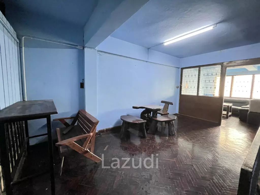 Sell Out Bar and 3-Storey Building in Jetyod Rd. area