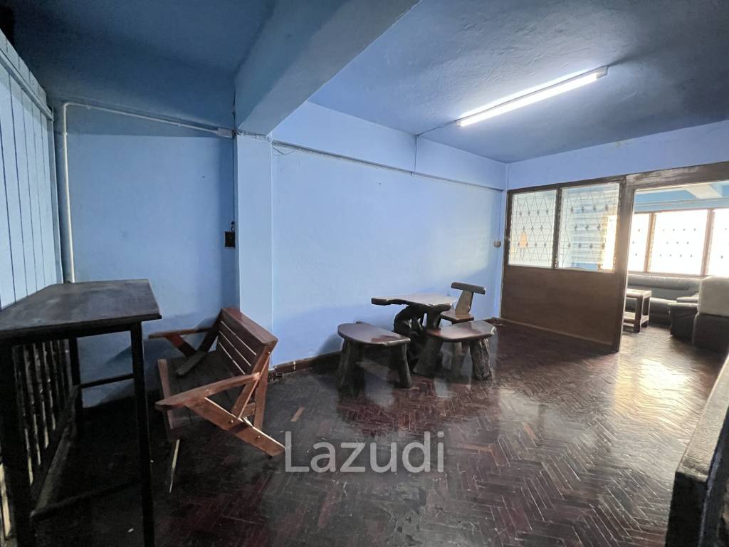 Sell Out Bar and 3-Storey Building in Jetyod Rd. area