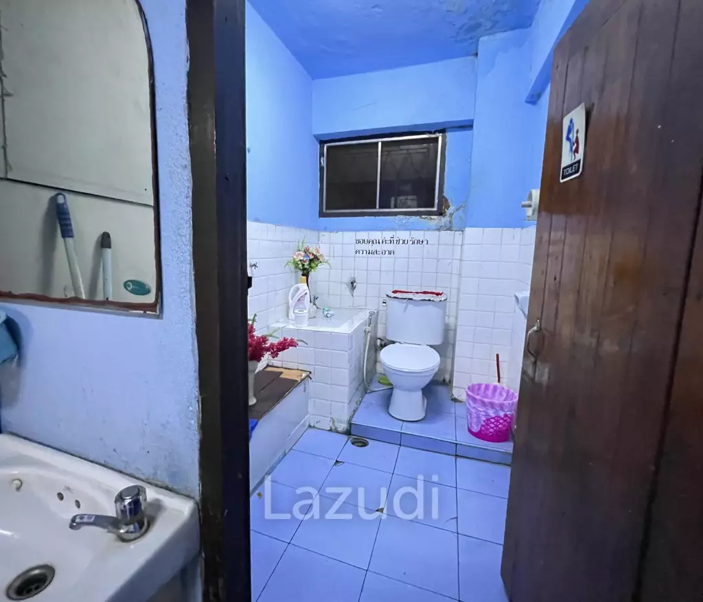 Sell Out Bar and 3-Storey Building in Jetyod Rd. area
