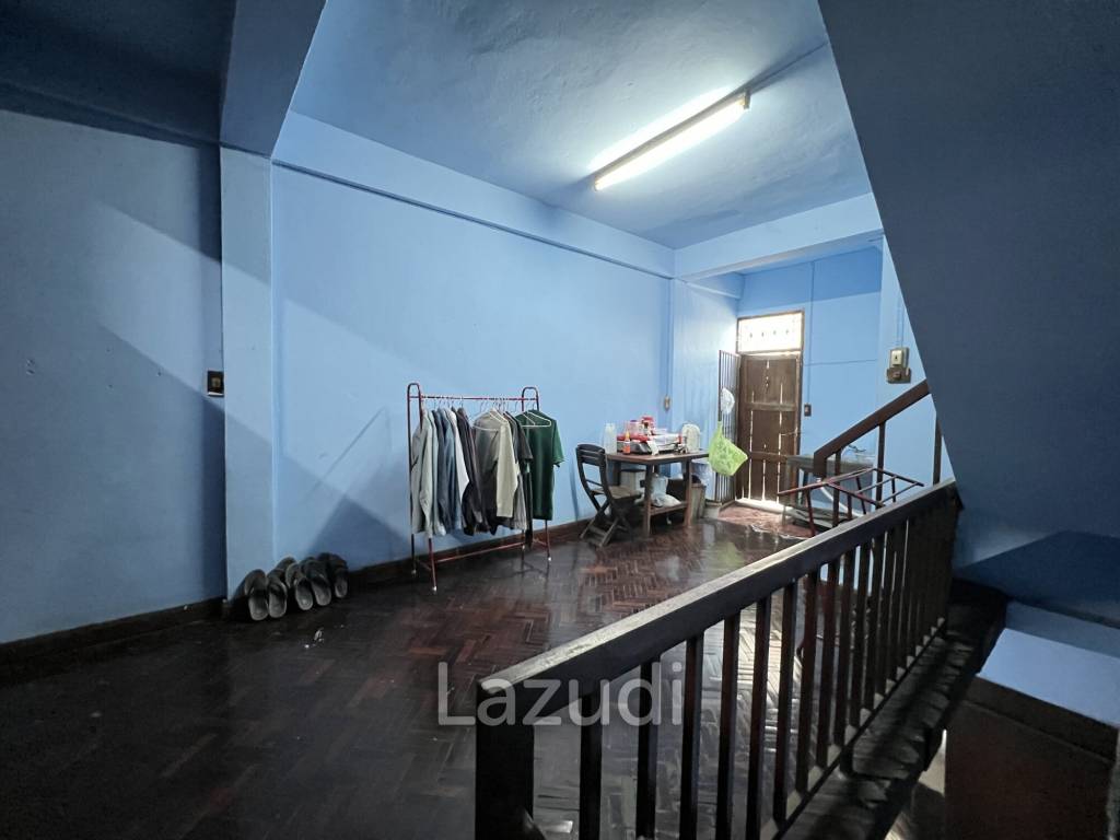 Sell Out Bar and 3-Storey Building in Jetyod Rd. area