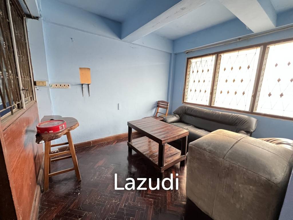 Sell Out Bar and 3-Storey Building in Jetyod Rd. area