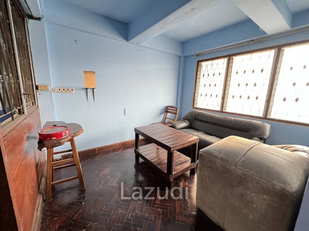 Sell Out Bar and 3-Storey Building in Jetyod Rd. area