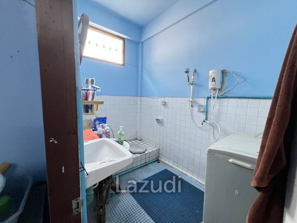 Sell Out Bar and 3-Storey Building in Jetyod Rd. area