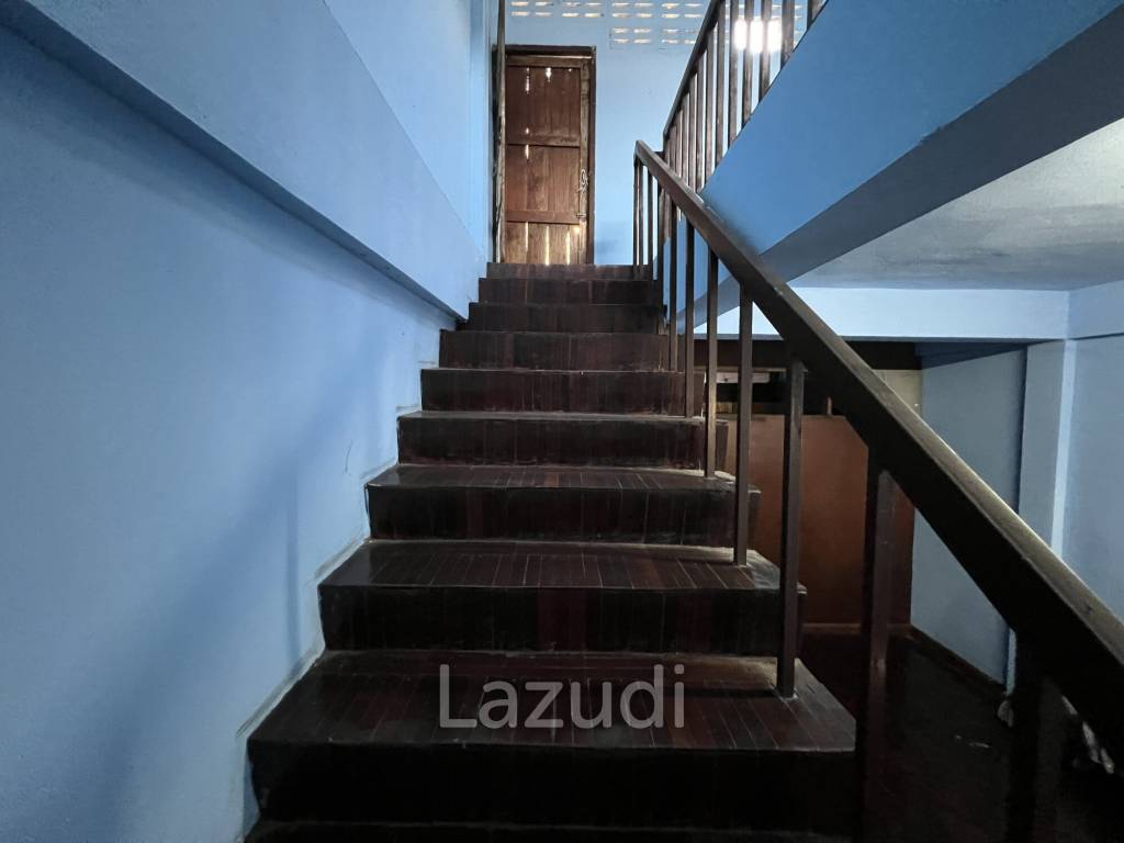Sell Out Bar and 3-Storey Building in Jetyod Rd. area