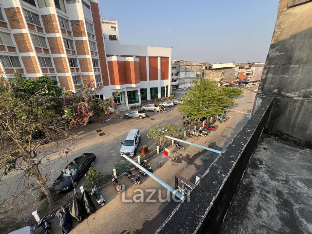 Sell Out Bar and 3-Storey Building in Jetyod Rd. area