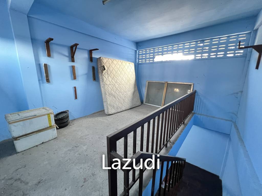 Sell Out Bar and 3-Storey Building in Jetyod Rd. area