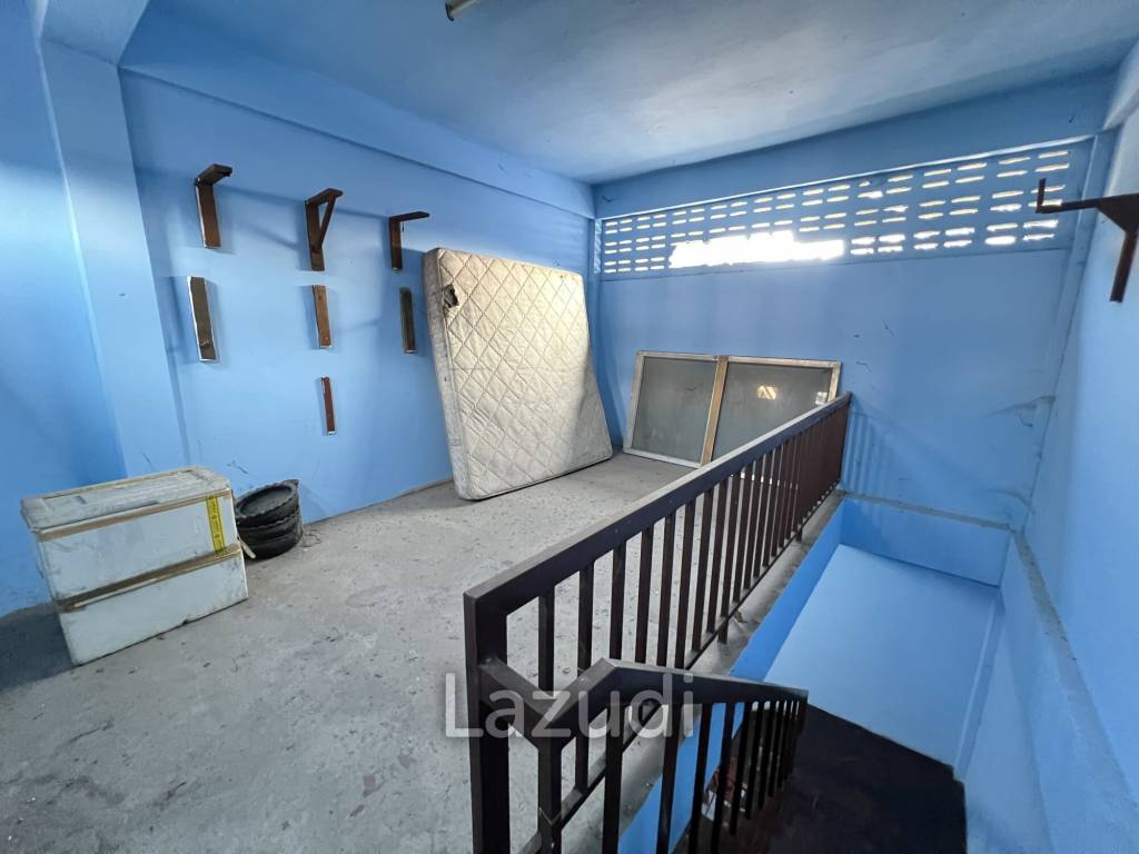Sell Out Bar and 3-Storey Building in Jetyod Rd. area