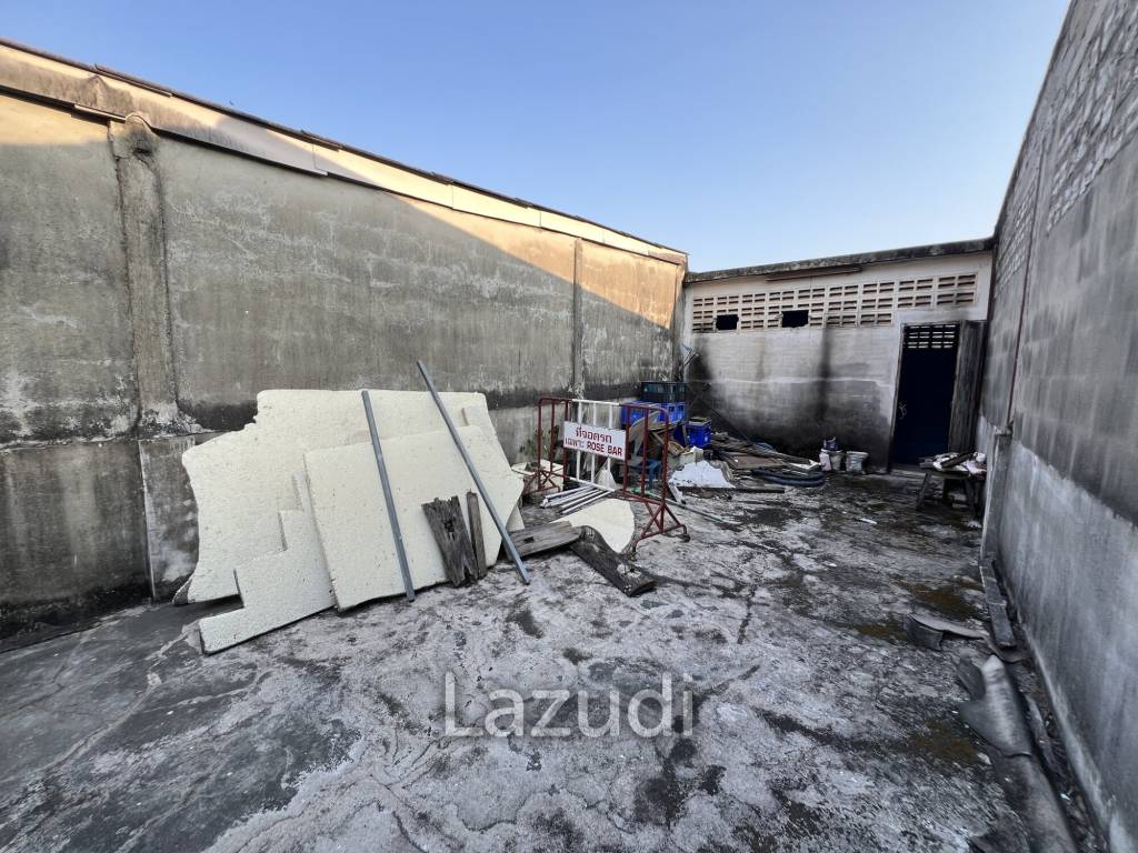 Sell Out Bar and 3-Storey Building in Jetyod Rd. area