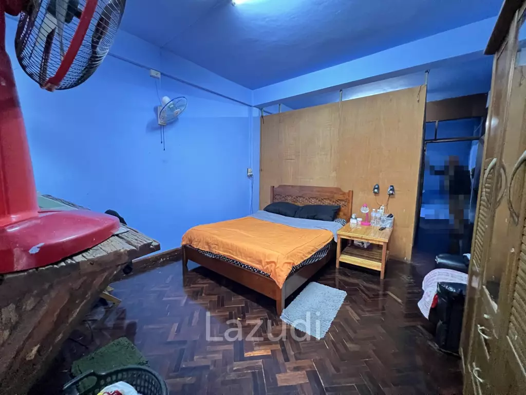 Sell Out Bar and 3-Storey Building in Jetyod Rd. area