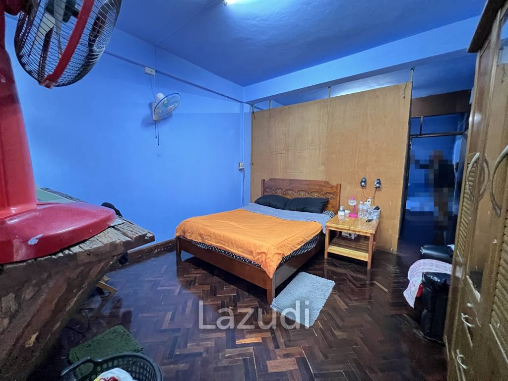 Sell Out Bar and 3-Storey Building in Jetyod Rd. area