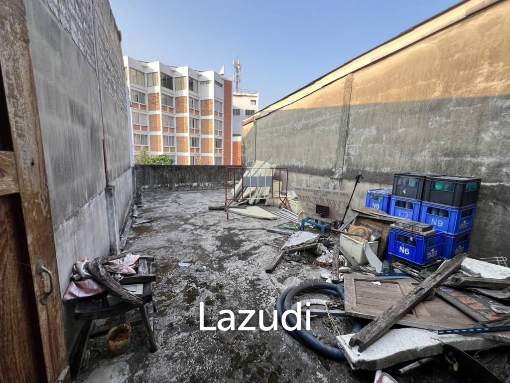 Sell Out Bar and 3-Storey Building in Jetyod Rd. area