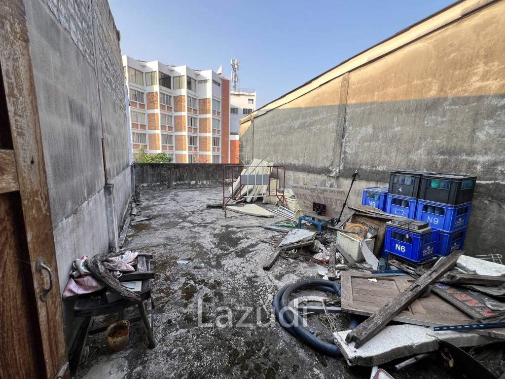 Sell Out Bar and 3-Storey Building in Jetyod Rd. area