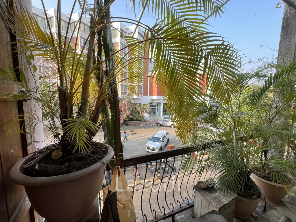 Sell Out Bar and 3-Storey Building in Jetyod Rd. area