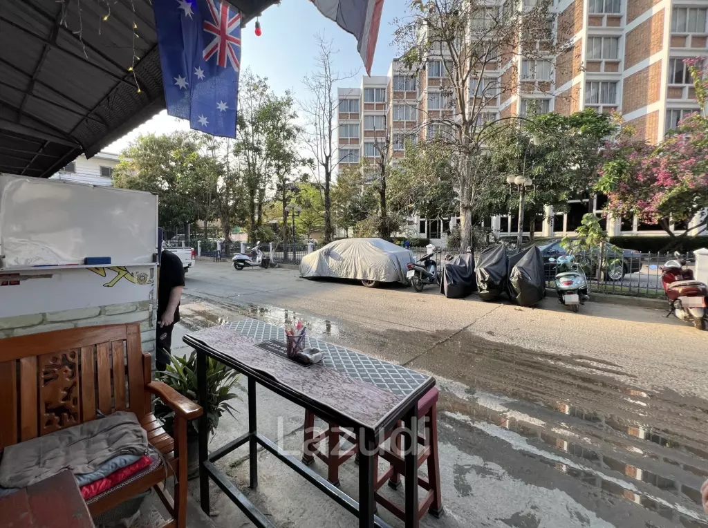 Sell Out Bar and 3-Storey Building in Jetyod Rd. area