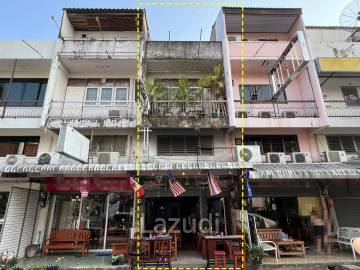 Sell Out Bar and 3-Storey Building in Jetyod Rd. area