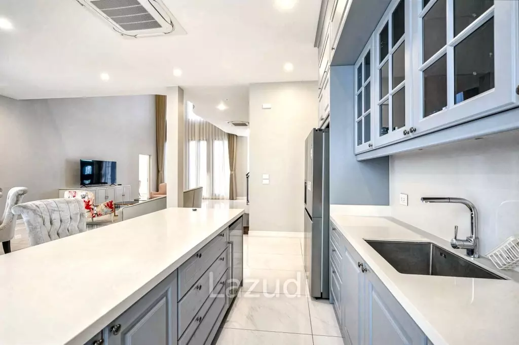 5 Bed 6 Bath 687 SQ.M Narasiri Krungthep Kreetha