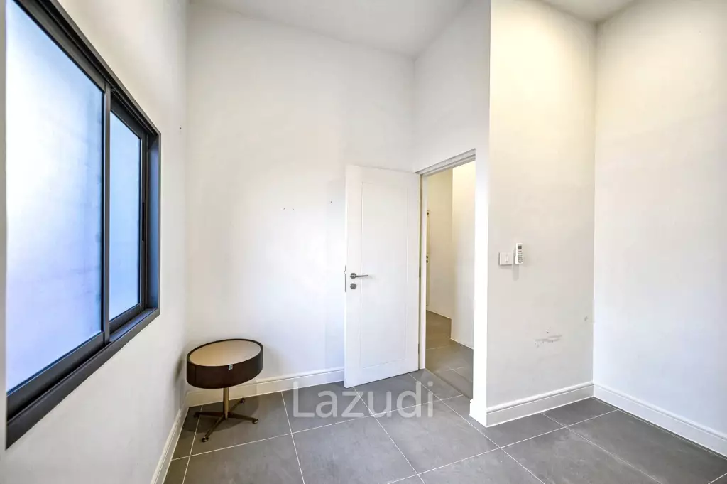 5 Bed 6 Bath 687 SQ.M Narasiri Krungthep Kreetha