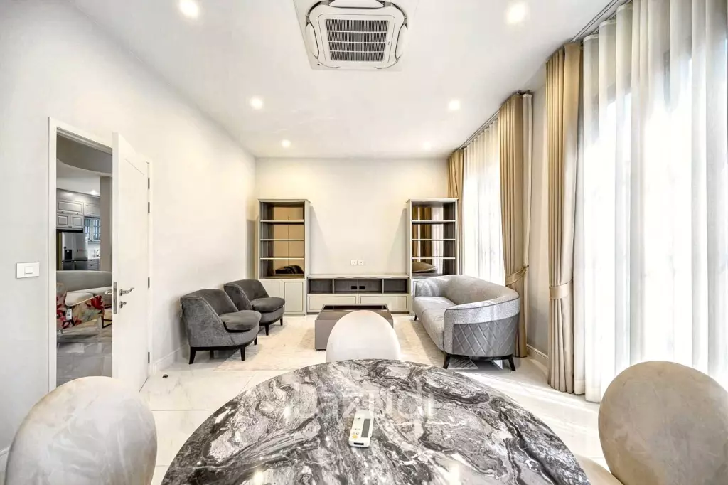 5 Bed 6 Bath 687 SQ.M Narasiri Krungthep Kreetha