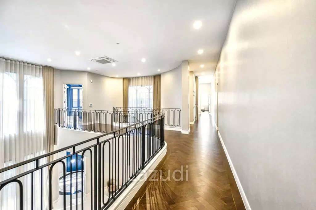 5 Bed 6 Bath 687 SQ.M Narasiri Krungthep Kreetha