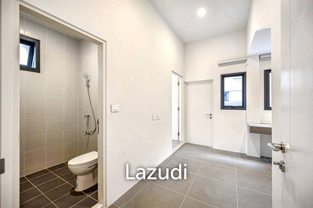 5 Bed 6 Bath 687 SQ.M Narasiri Krungthep Kreetha