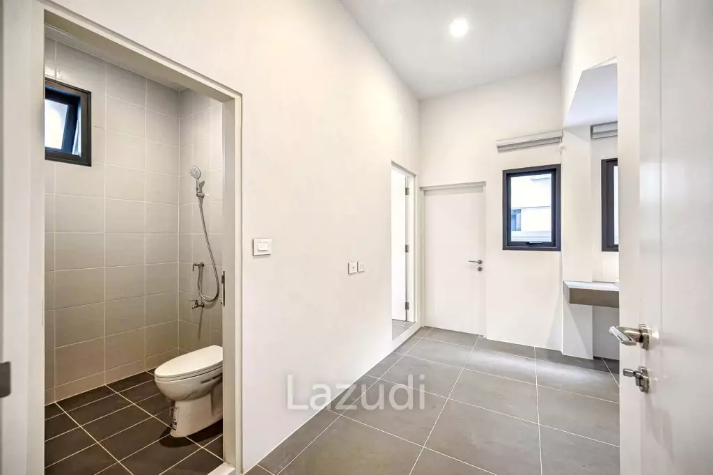 5 Bed 6 Bath 687 SQ.M Narasiri Krungthep Kreetha