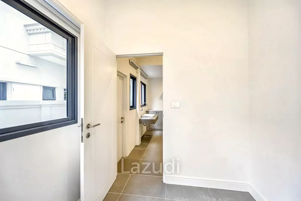 5 Bed 6 Bath 687 SQ.M Narasiri Krungthep Kreetha