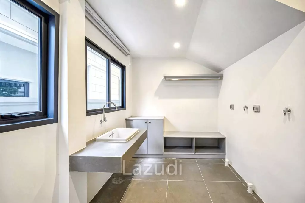 5 Bed 6 Bath 687 SQ.M Narasiri Krungthep Kreetha