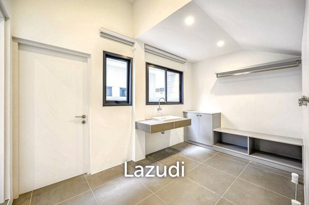 5 Bed 6 Bath 687 SQ.M Narasiri Krungthep Kreetha