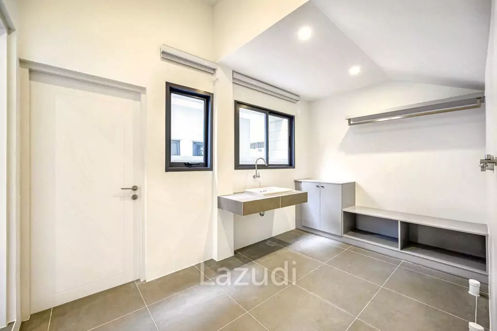 5 Bed 6 Bath 687 SQ.M Narasiri Krungthep Kreetha