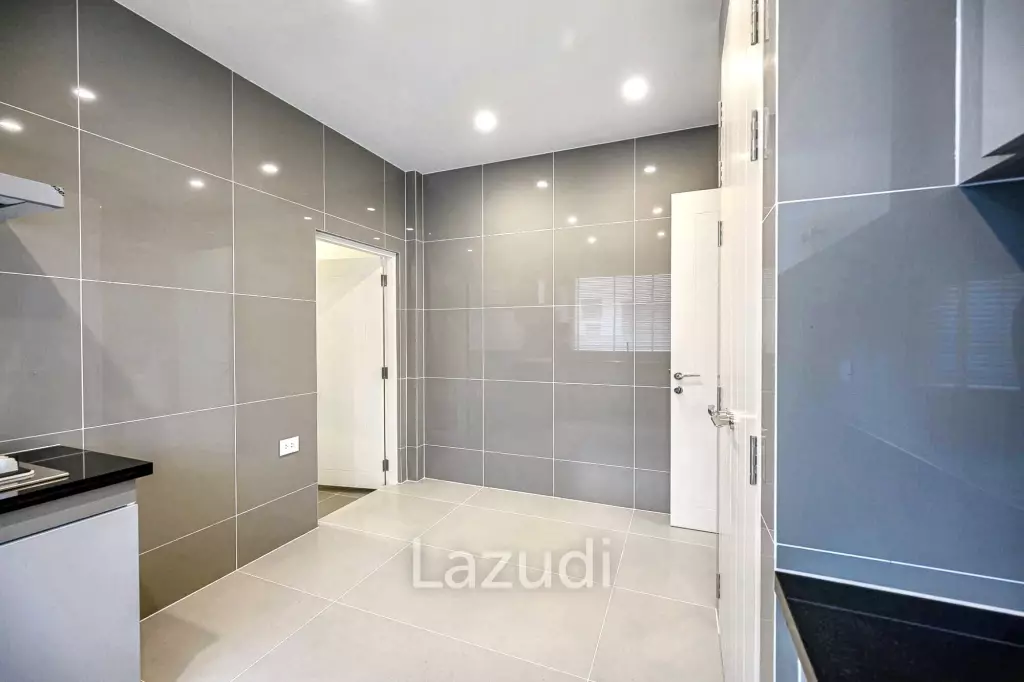 5 Bed 6 Bath 687 SQ.M Narasiri Krungthep Kreetha