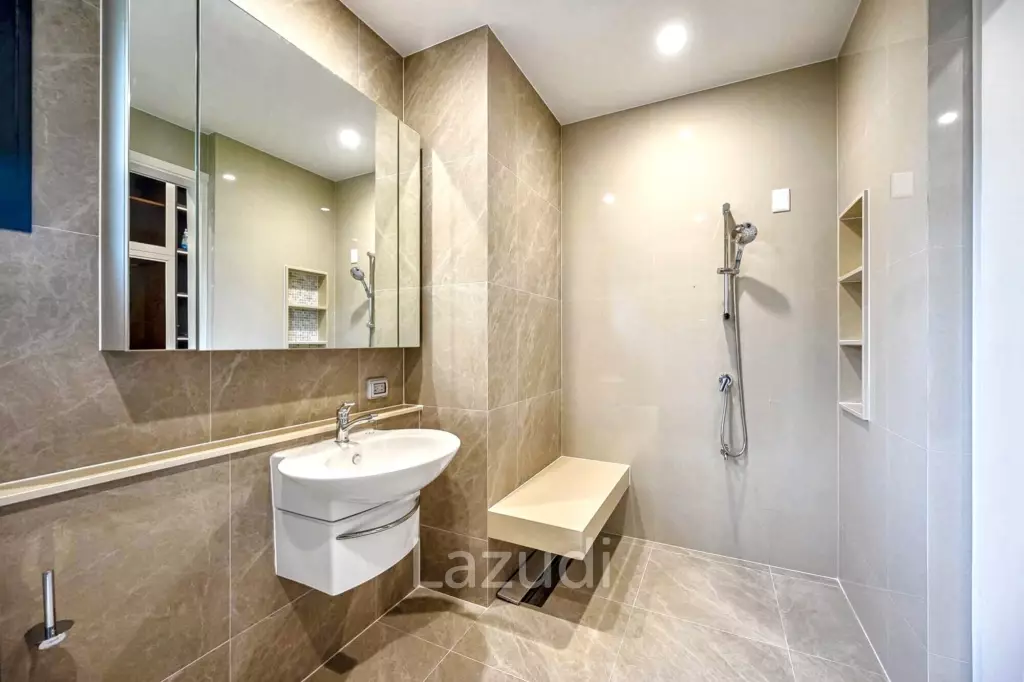 5 Bed 6 Bath 687 SQ.M Narasiri Krungthep Kreetha