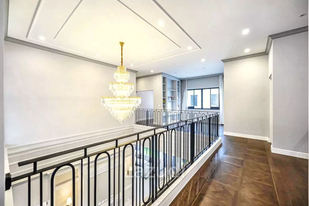5 Bed 6 Bath 687 SQ.M Narasiri Krungthep Kreetha