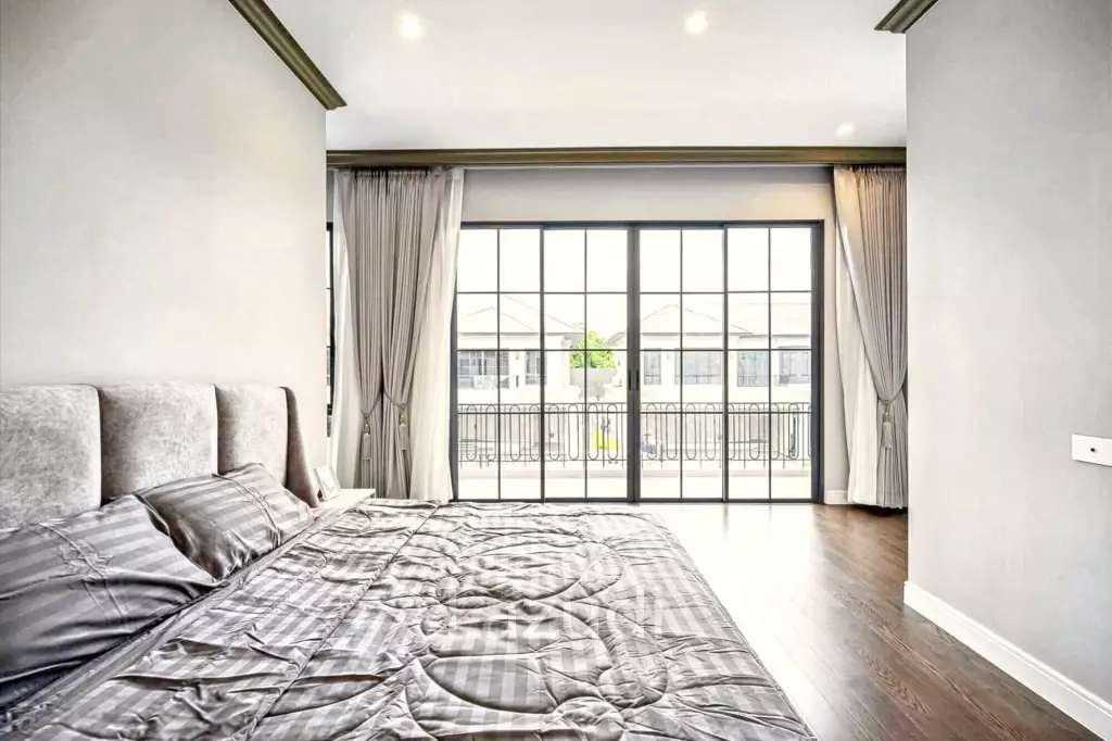 5 Bed 6 Bath 687 SQ.M Narasiri Krungthep Kreetha