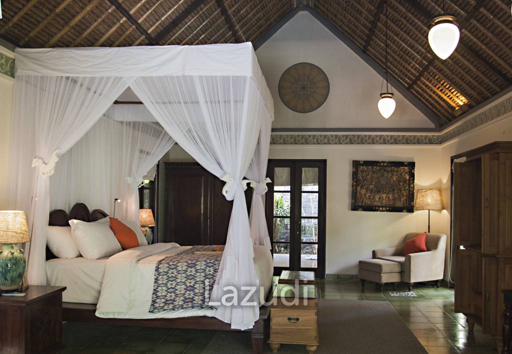 Monthly and Yearly Rental 2 Bedroom Villa short drive from Buzzling Canggu