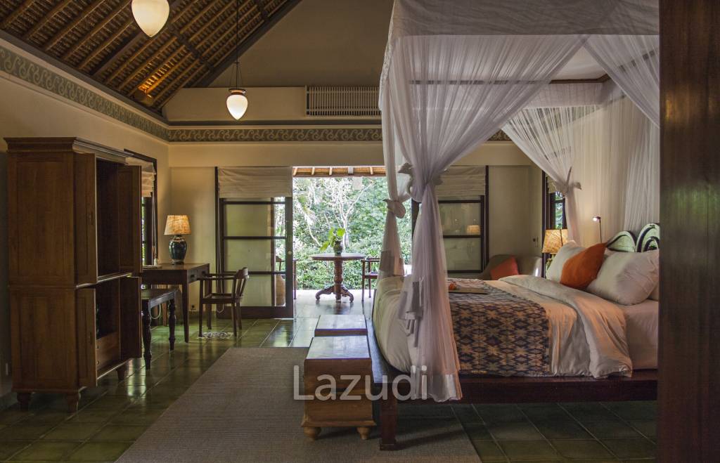 Monthly and Yearly Rental 2 Bedroom Villa short drive from Buzzling Canggu