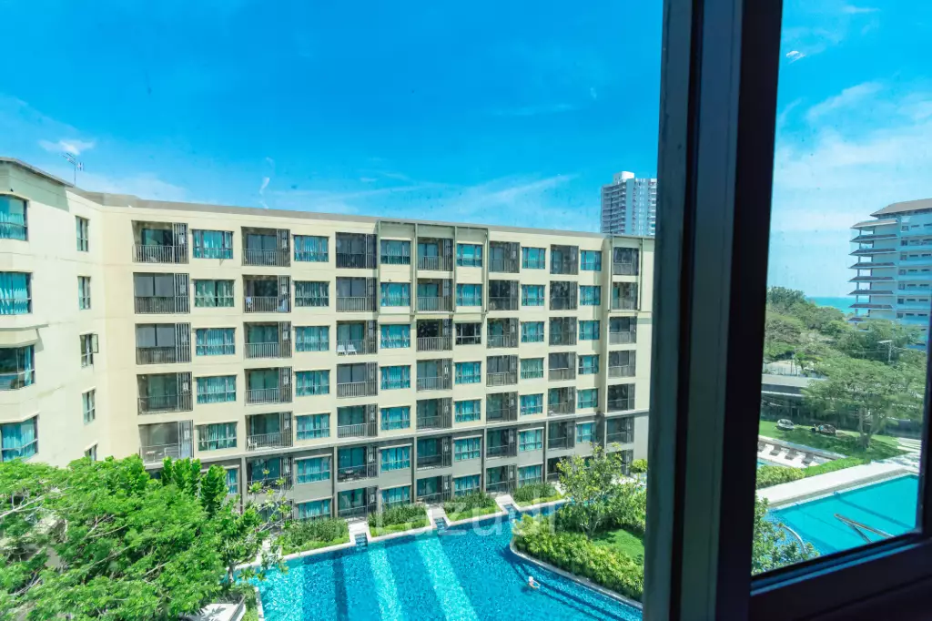 RAIN CONDO : 2 Bed condo with Pool View