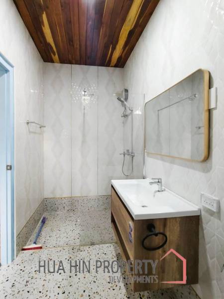 STUNNING BEACH VILLA IN KHAO TAO : 4 bed perfect for investment