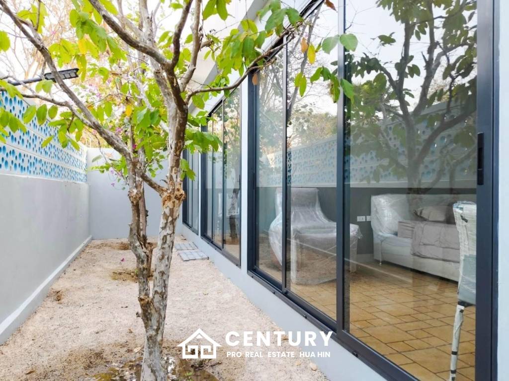 STUNNING BEACH VILLA IN KHAO TAO : 4 bed perfect for investment