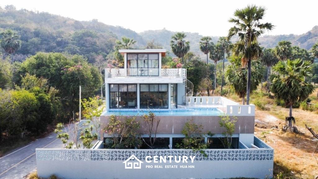 STUNNING BEACH VILLA IN KHAO TAO : 4 bed perfect for investment