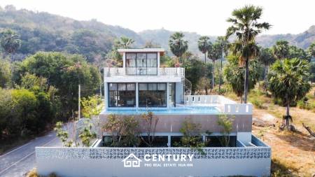 STUNNING BEACH VILLA IN KHAO TAO : 4 bed perfect for investment