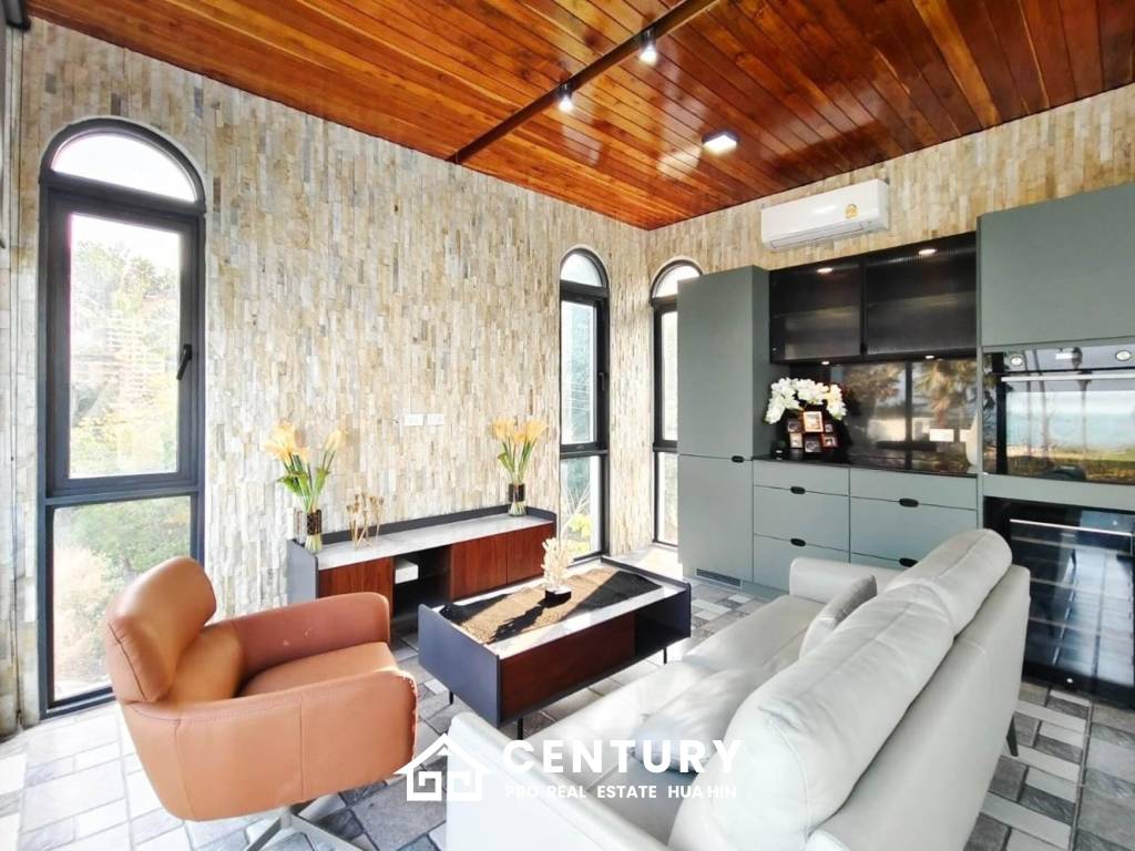 STUNNING BEACH VILLA IN KHAO TAO : 4 bed perfect for investment